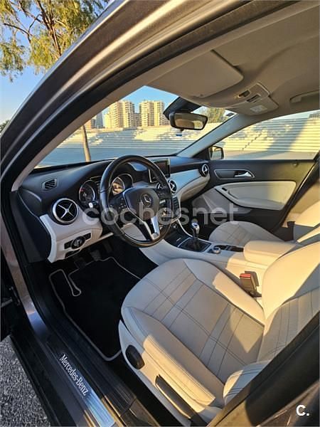 Usado Mercedes GLA200 Urban 156 CV (114 kW) 2015 Gris / plata SUV