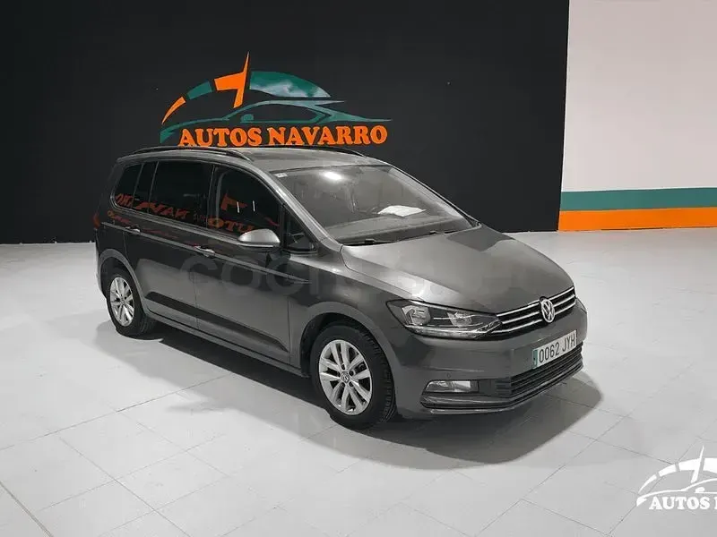 Usado VW Touran Advance 115 CV (84 kW) 2017 Gris / plata Monovolumen