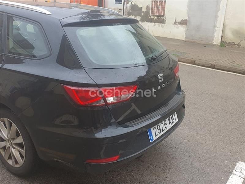 Usado Seat Leon ST Style 125 CV (91 kW) 2018 Negro Familiar