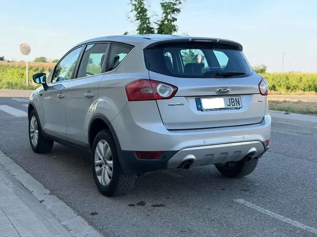 Usado Ford Kuga Titanium 136 CV (100 kW) 2009 Gris SUV