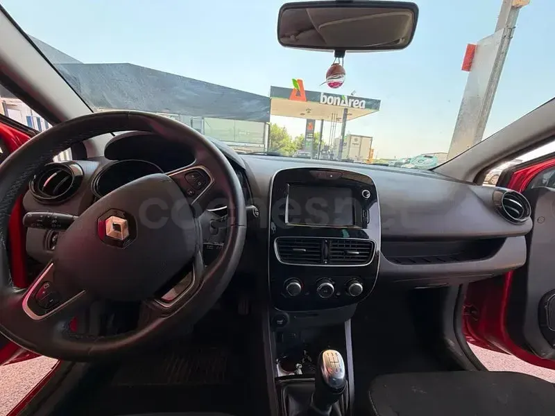 Usado Renault Clio IV Business 75 CV (55 kW) 2018 Rojo Berlina