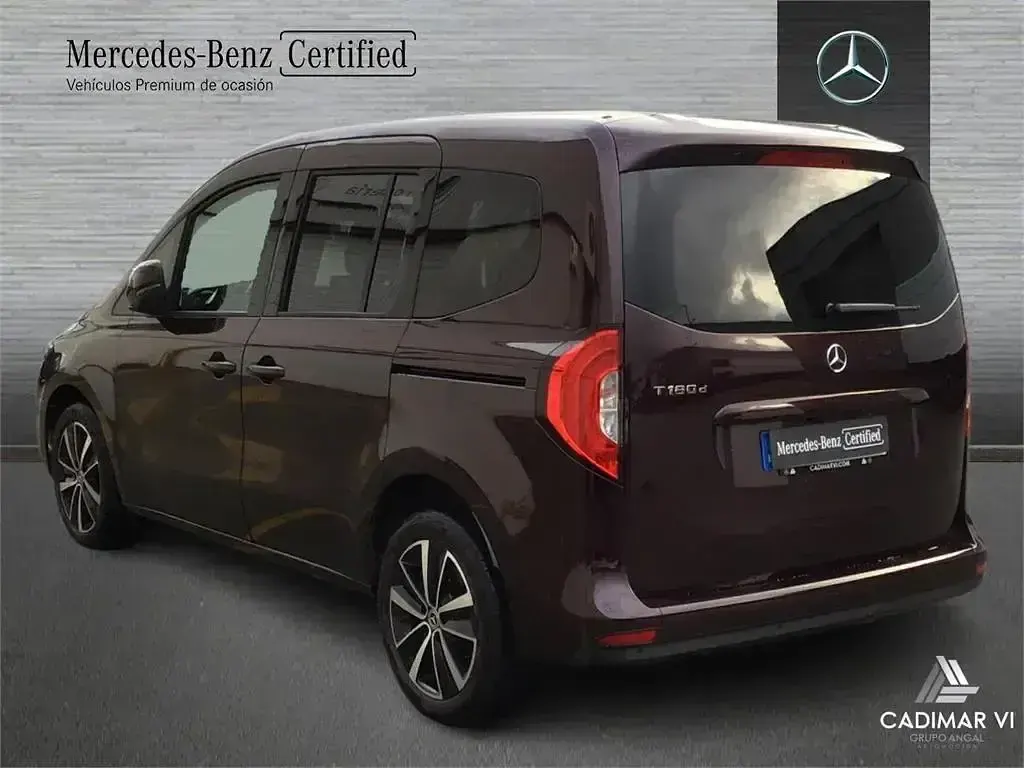 Usado Mercedes T180 116 CV (85 kW) 2025 Rojo Monovolumen