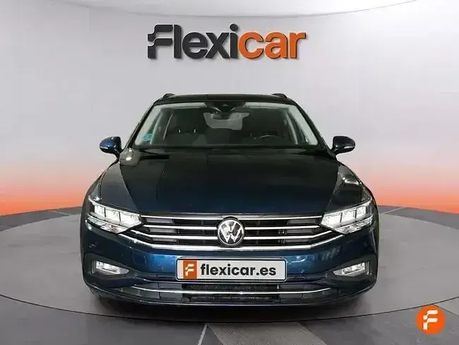 Usado VW Passat 122 CV (89 kW) 2023 Azul Familiar
