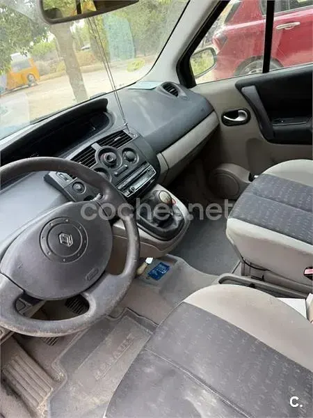 Usado Renault Scénic Dynamique 115 CV (84 kW) 2003 Verde Monovolumen