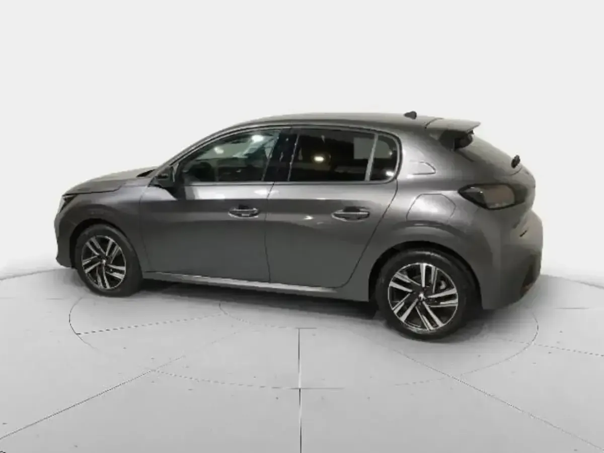 Usado Peugeot 208 Allure 101 CV (74 kW) 2022 Gris Utilitario