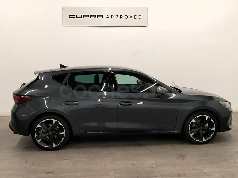 Używany Cupra Leon 150 KM (110 kW) 2024 Szary Sedan/Limuzyna