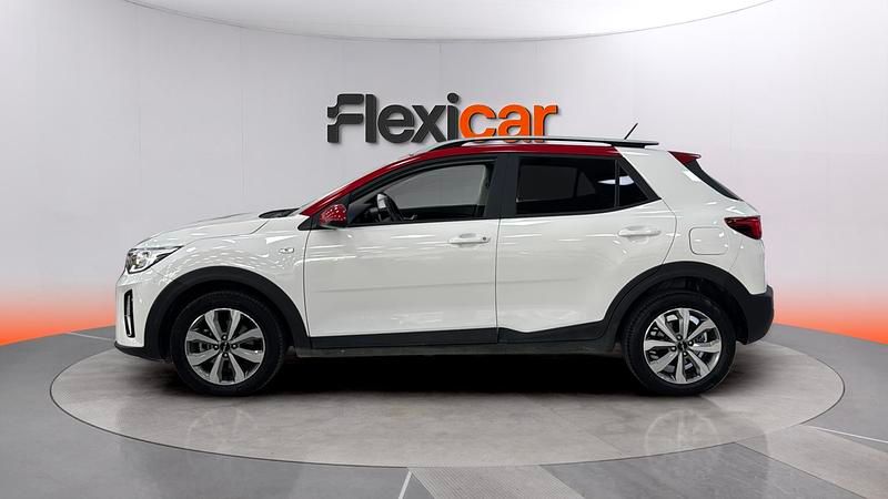 Käytetty Kia Stonic 101 HP (74 kW) 2023 Valkoinen Katumaasturi