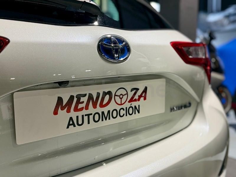 Usado Toyota Yaris Hybrid 100 CV (73 kW) 2018 Blanco Berlina