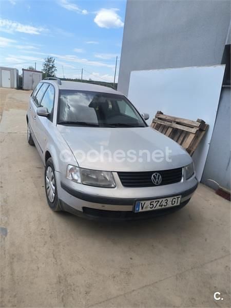 Usado VW Passat Comfortline 110 CV (80 kW) 1999 Gris / plata Familiar