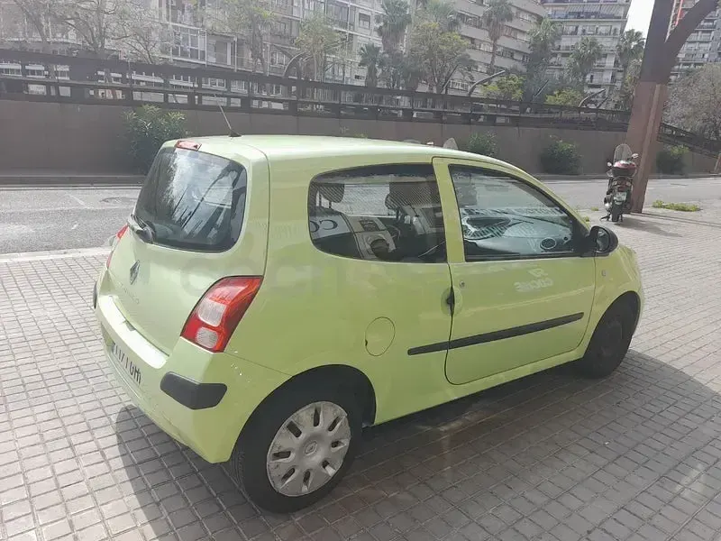 Usado Renault Twingo Authentique 60 CV (44 kW) 2008 Verde Utilitario