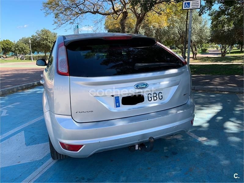 Usado Ford Focus Trend 109 CV (80 kW) 2008 Gris / plata Berlina