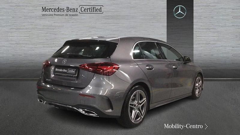 Usado Mercedes A180 116 CV (85 kW) 2024 Gris montaña Utilitario
