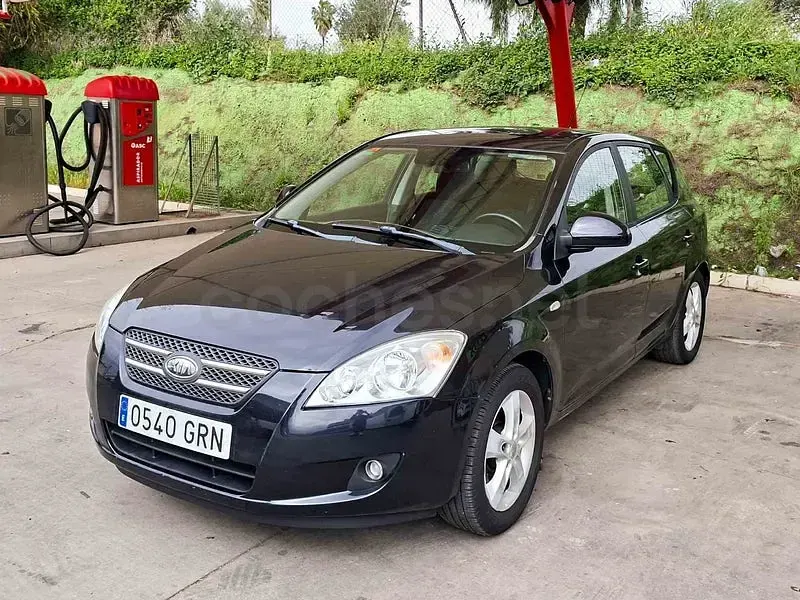 Usado Kia Ceed Active 122 CV (89 kW) 2009 Negro Utilitario