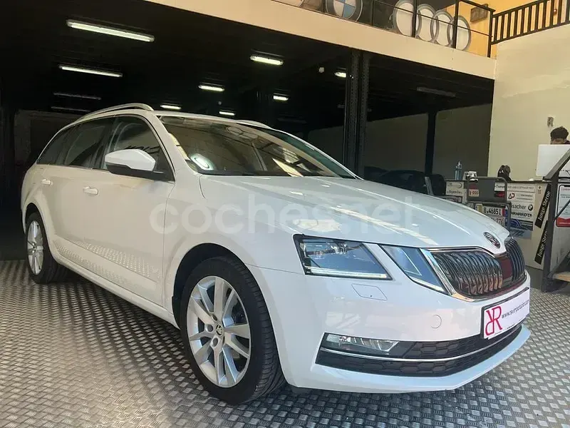 Usado Skoda Octavia 150 CV (110 kW) 2018 Blanco Familiar