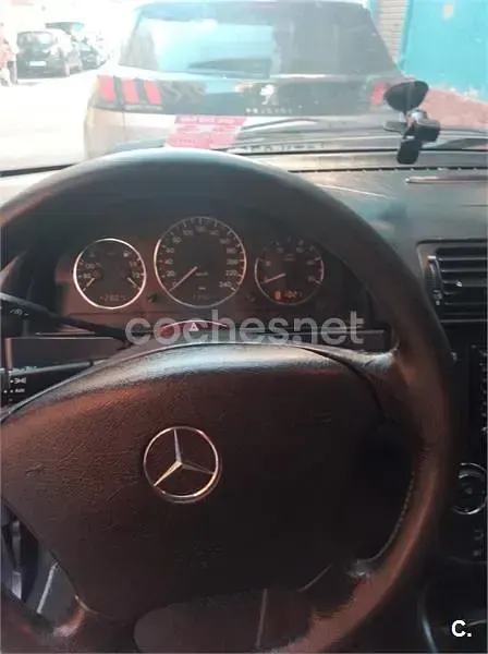 Usado Mercedes ML270 163 CV (119 kW) 2004 Negro SUV