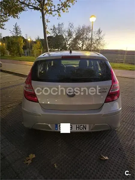 Usado Hyundai i30 Classic 90 CV (66 kW) 2011 Blanco Berlina