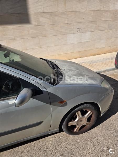 Gris / plata Usado 2001 Ford Focus Trend Berlina | 600 € (Super precio) - Imagen 1/4