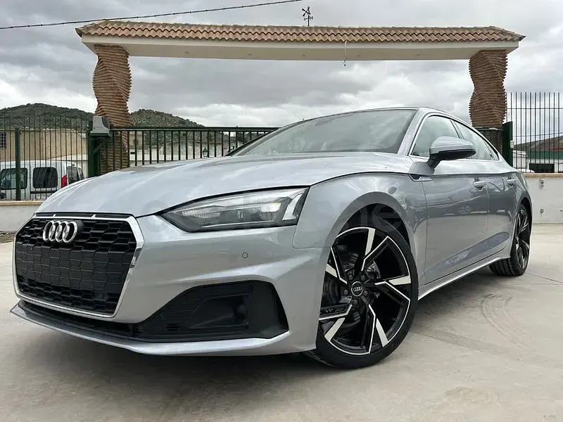 Usado Audi A5 Sportback 163 CV (119 kW) 2020 Gris / plata Utilitario