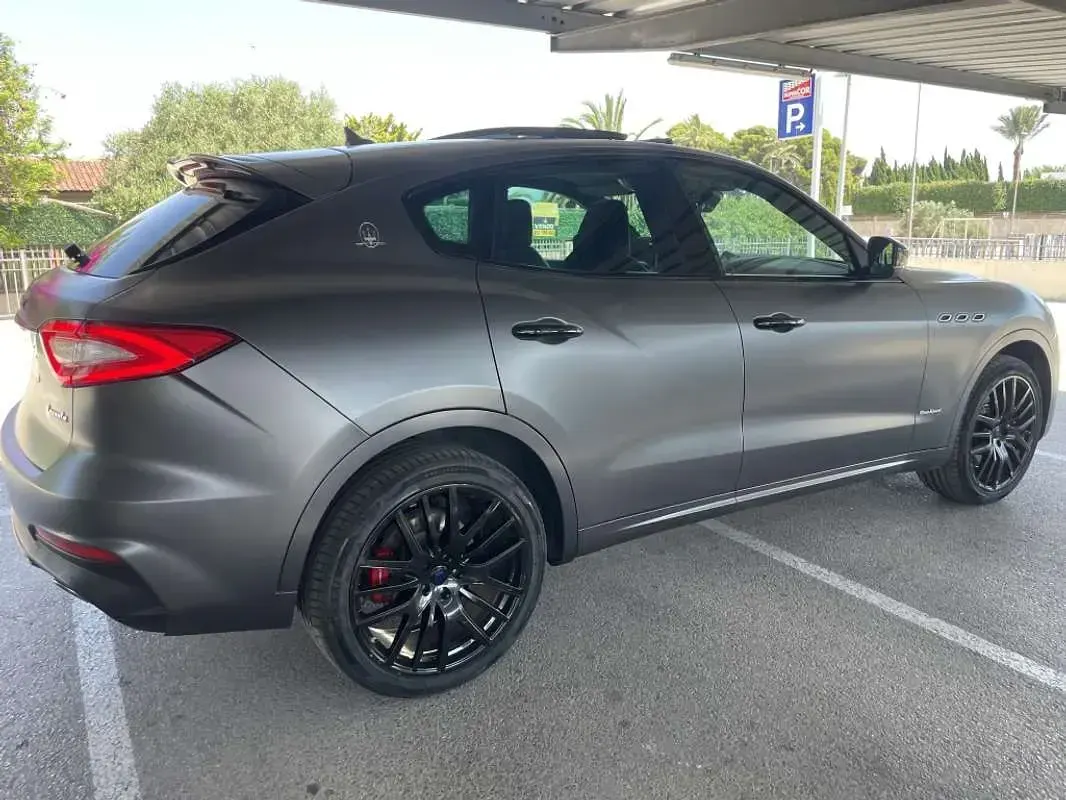 Usado Maserati Levante 430 CV (316 kW) 2018 Gris SUV
