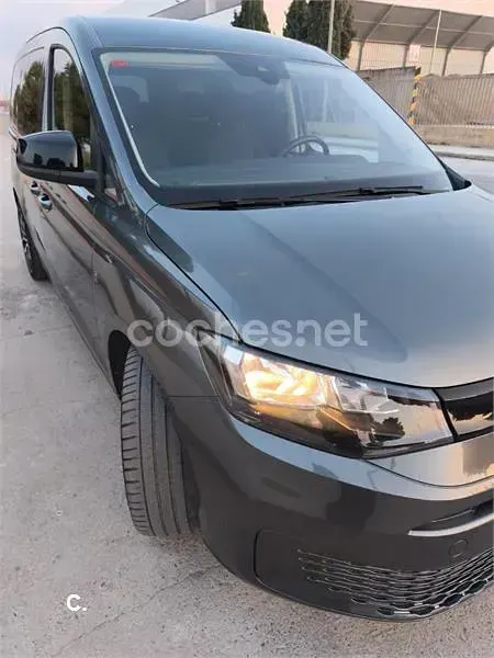 Usado VW Caddy Maxi 122 CV (89 kW) 2021 Gris / plata Monovolumen