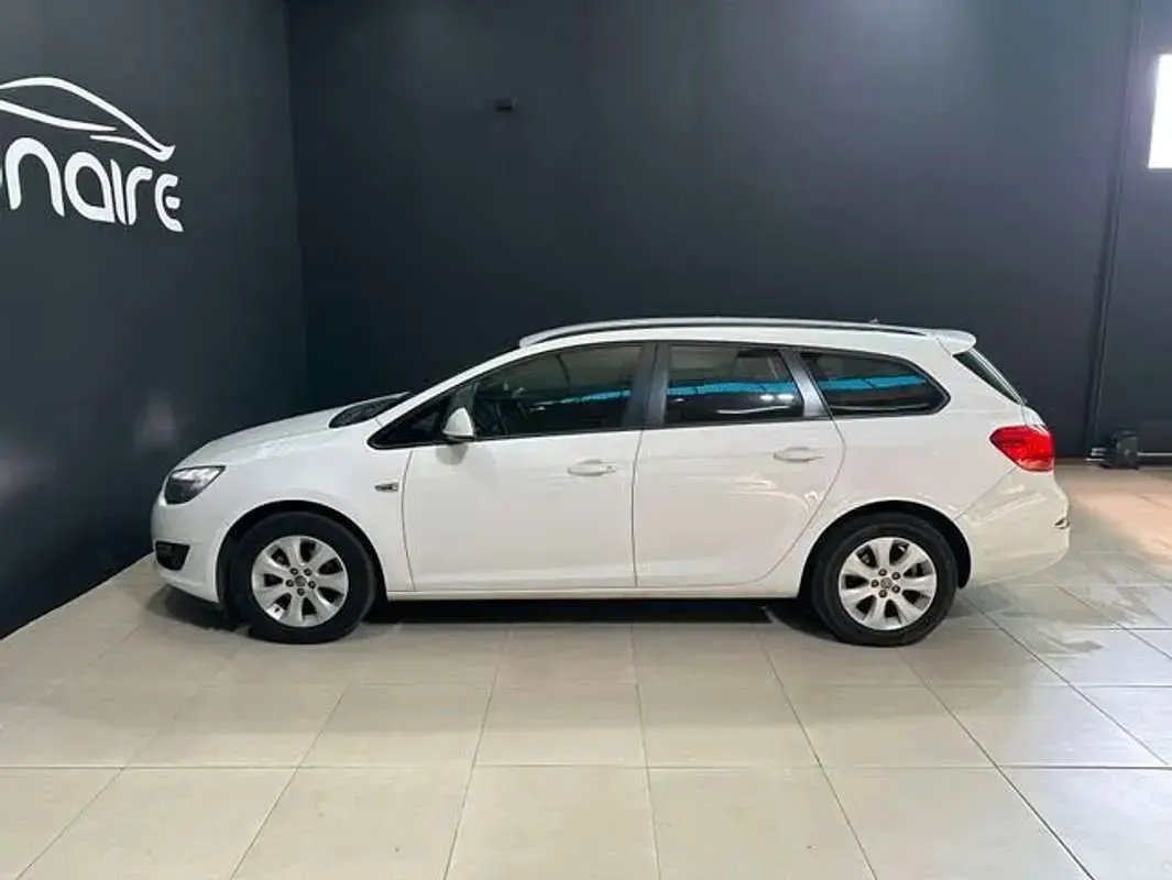 Usado Opel Astra Business 140 HP (102 kW) 2016 Branco Carrinha