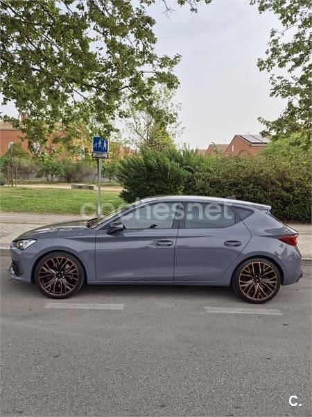 Usado Cupra Leon 300 CV (220 kW) 2022 Gris / plata Berlina