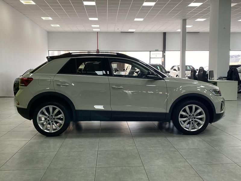 Usado VW T-Roc Life 110 CV (80 kW) 2024 Beige SUV