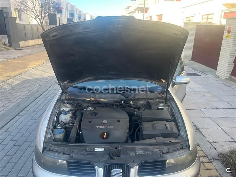 Usado Seat Toledo Stella 110 CV (80 kW) 2002 Gris / plata Berlina