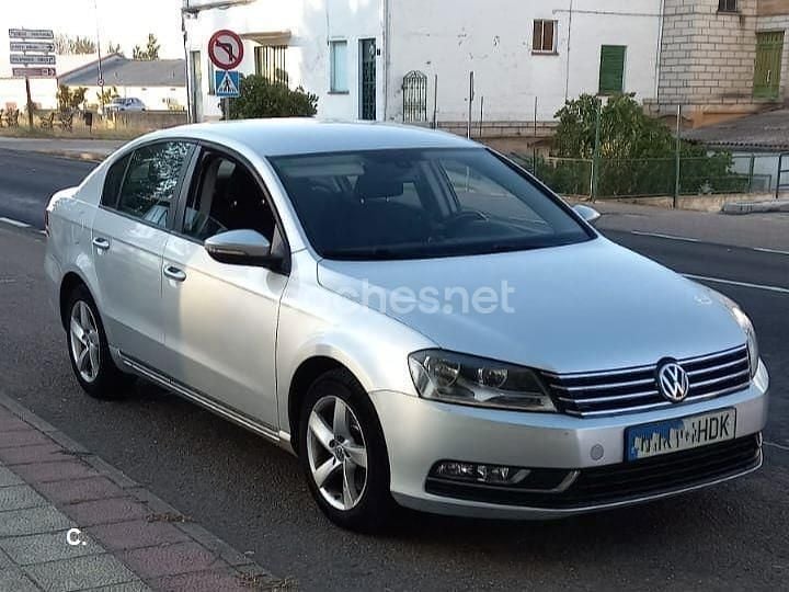 Usado VW Passat Advance 105 CV (77 kW) 2011 Gris / plata Berlina