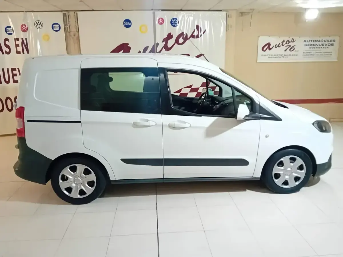 Usado Ford Transit Ambiente 100 CV (73 kW) 2020 Blanco Familiar