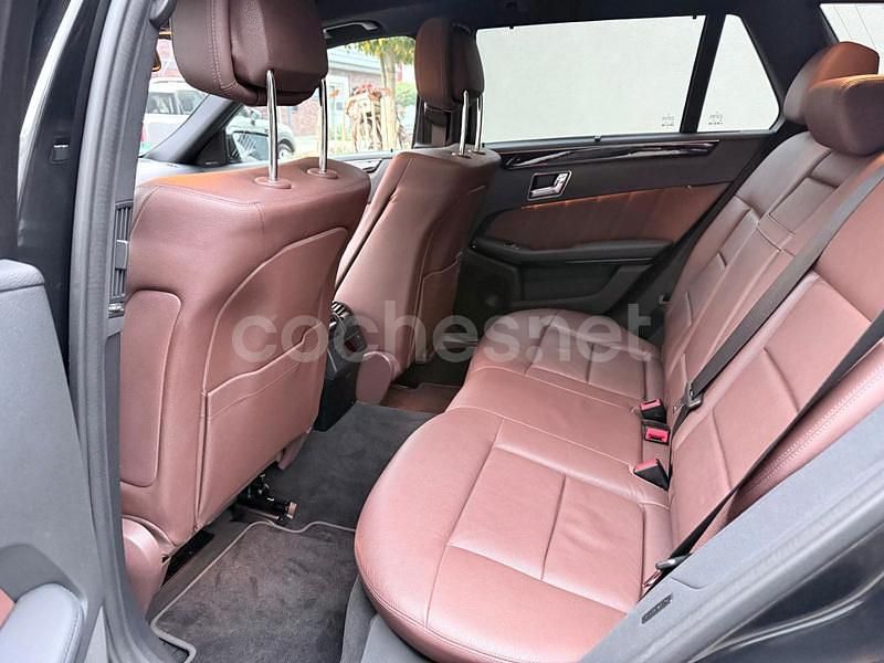 Usado Mercedes E350 Avantgarde 211 CV (155 kW) 2012 Negro Familiar