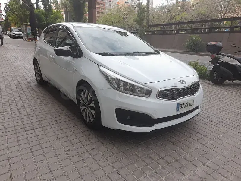 Usado Kia Ceed GT 90 CV (66 kW) 2018 Blanco Berlina