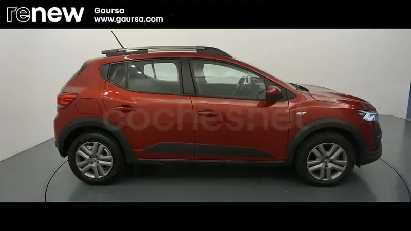 Usado Dacia Sandero Comfort 91 CV (66 kW) 2022 Rojo Berlina