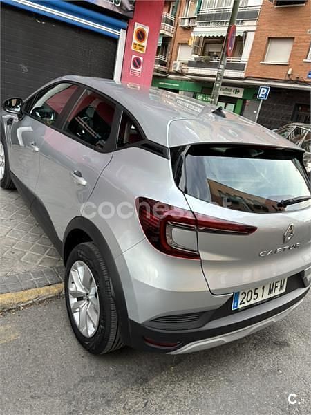 Usado Renault Captur Equilibre 90 CV (66 kW) 2023 Gris / plata SUV