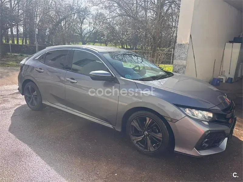 Usado Honda Civic Elegance 129 CV (94 kW) 2018 Gris / plata Berlina