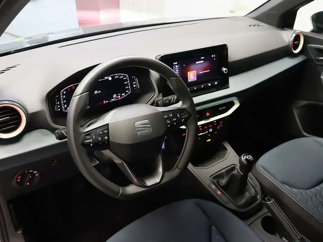 Usado Seat Arona Style 116 CV (85 kW) 2026 Gris SUV