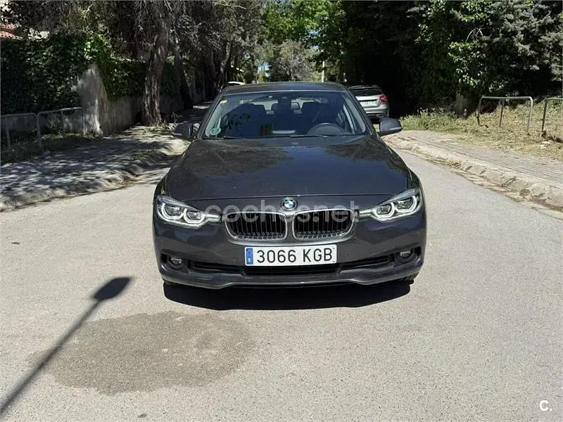 Käytetty BMW 320 Efficient Dynamics 163 HP (119 kW) 2017 Harmaa Sedan