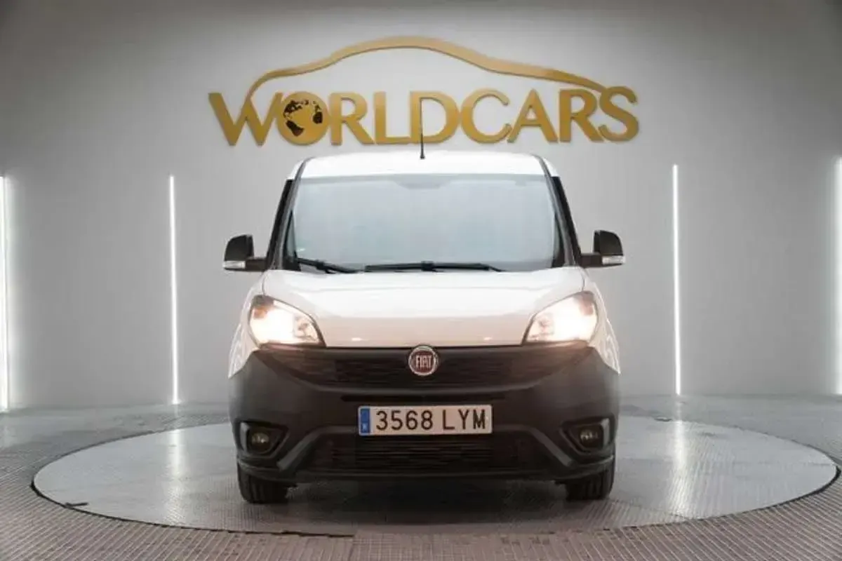 Usado Fiat Doblò 60 CV (44 kW) 2022 Blanco Monovolumen