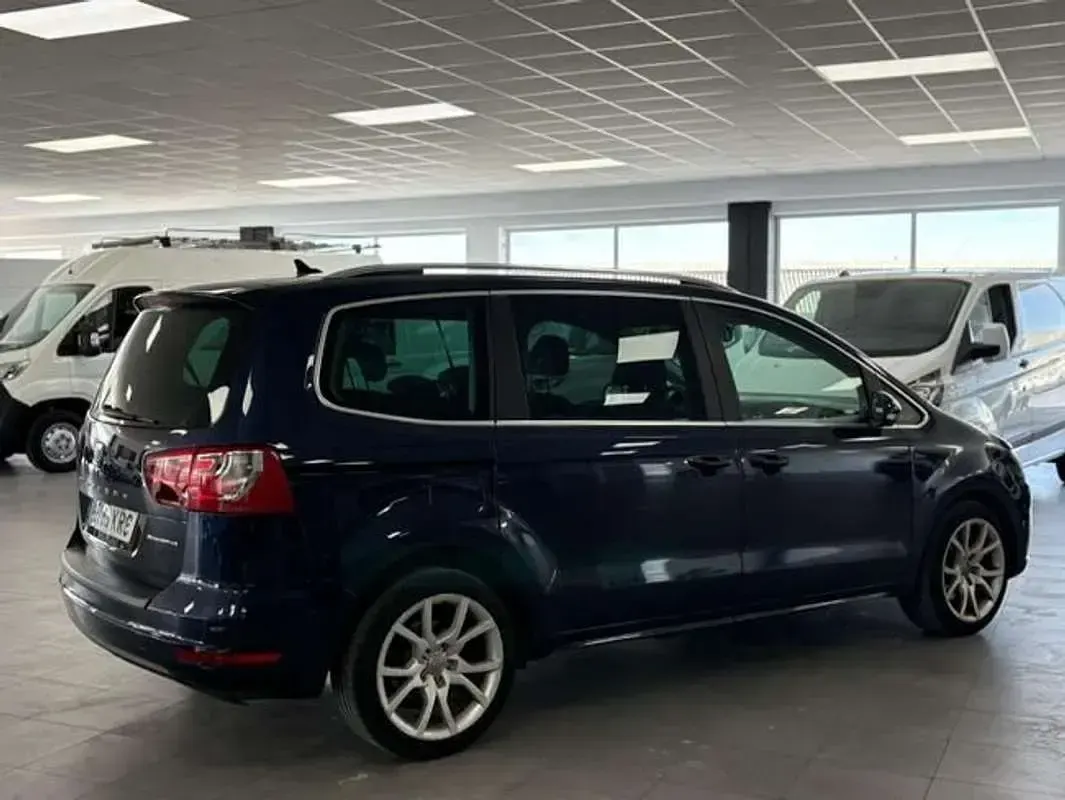Usado Seat Alhambra Ecomotive 140 CV (102 kW) 2013 Azul Monovolumen