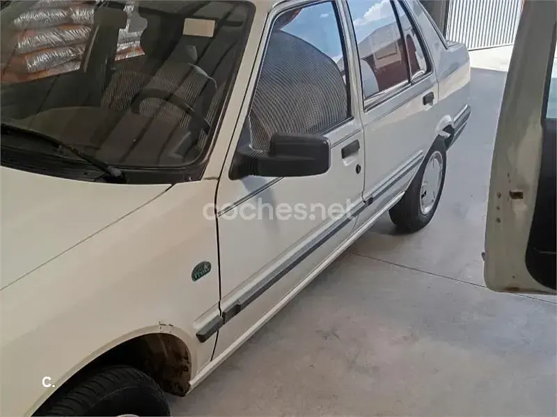 Usado Peugeot 309 65 CV (47 kW) 1993 Blanco Utilitario