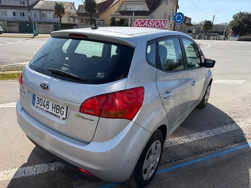 Usado Kia Venga 90 CV (66 kW) 2011 Gris / plata Utilitario