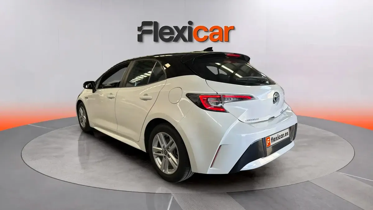 Usado Toyota Corolla Active 122 CV (89 kW) 2021 Blanco Berlina