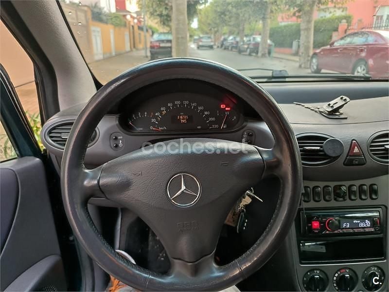Usado Mercedes A160 Classic 60 CV (44 kW) 2001 Verde Monovolumen