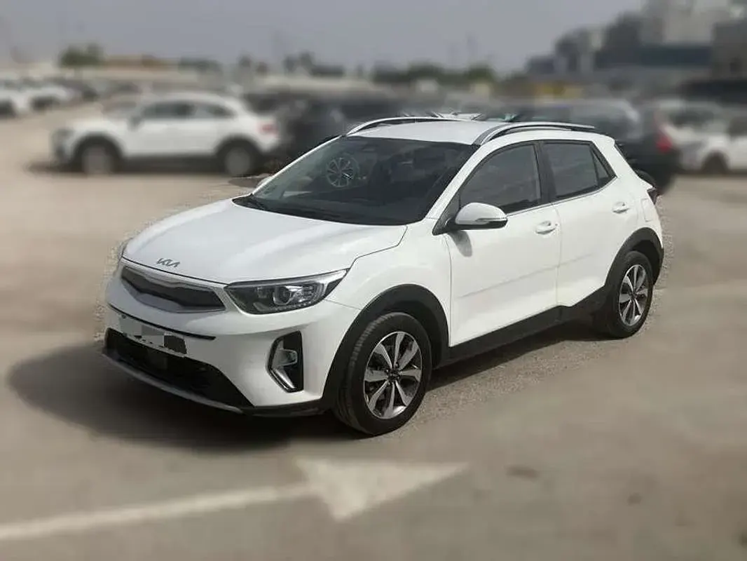 Usado Kia Stonic 101 CV (74 kW) 2022 Blanco SUV