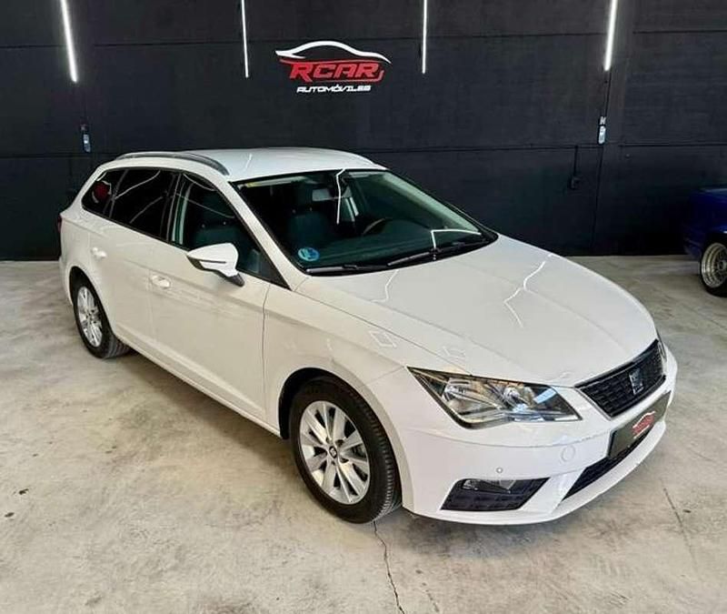 Usado Seat Leon Style 131 CV (96 kW) 2020 Blanco Berlina
