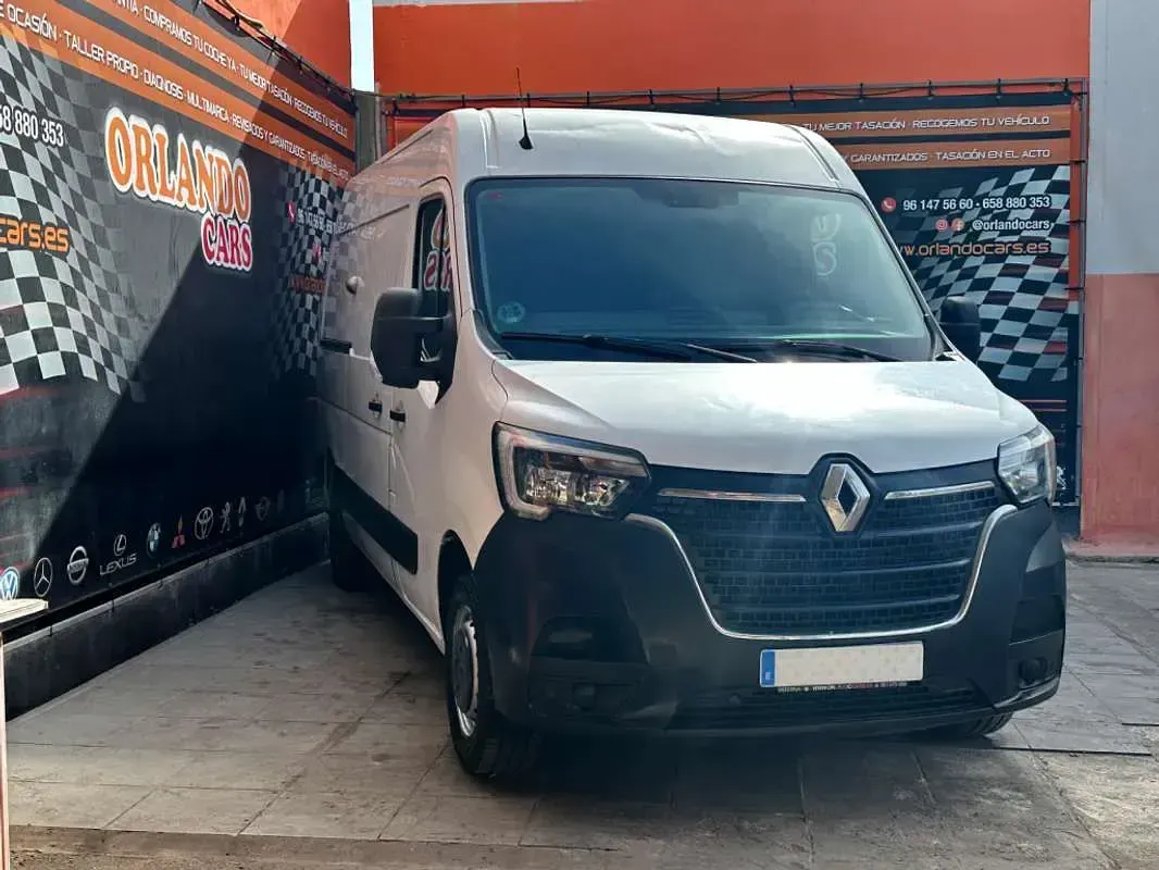 Usado Renault Master 135 CV (99 kW) 2021 Blanco Monovolumen
