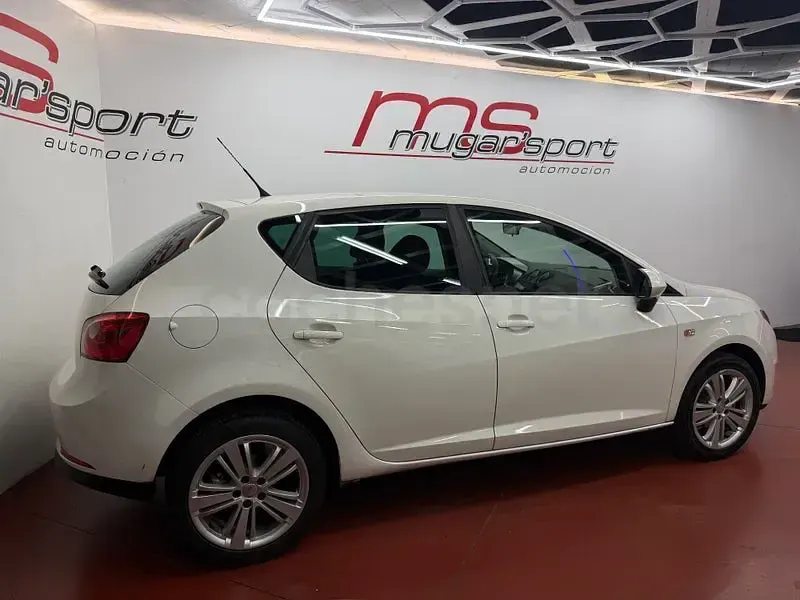 Usado Seat Ibiza Style 90 CV (66 kW) 2011 Blanco Berlina