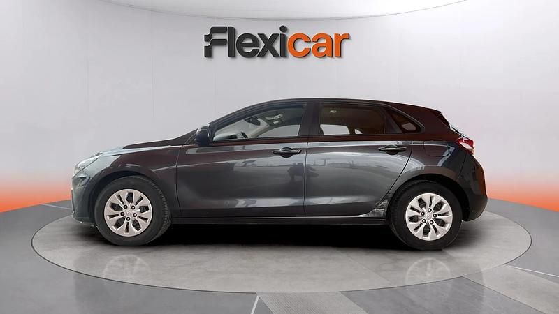 Usado Hyundai i30 111 CV (81 kW) 2022 Gris Berlina