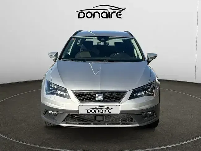 Usado Seat Leon 4Drive 184 CV (135 kW) 2017 Gris / plata Familiar