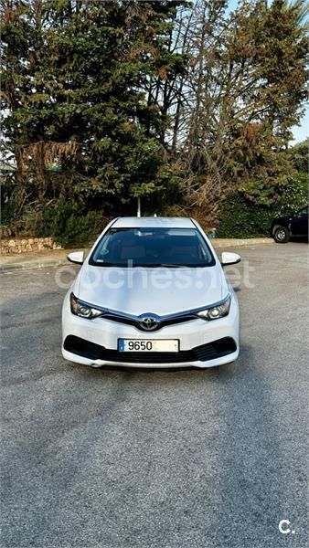 Blanco Usado 2017 Toyota Auris Business Edition Berlina | 9900 € (Precio justo) - Imagen 1/4